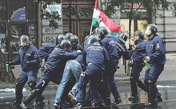 2006 ősze - Gyurcsány felelősségre vonását követeli a Jobbik