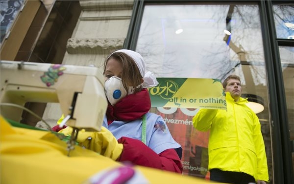 Veszélyes anyagot talált gyermekruhákban a Greenpeace