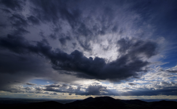 Felhősebb idő várható a héten, enyhülnek az éjszakai fagyok