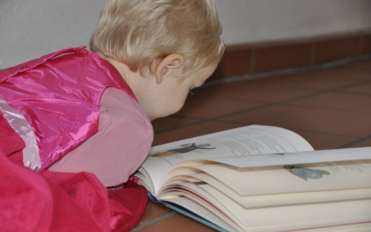 A mese a legjobb nevelőeszköz a szülő kezében – Felmérés és toplisták!