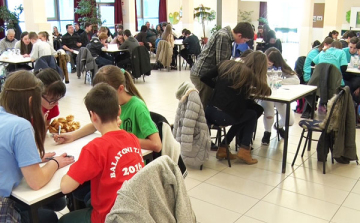 Sport elméleti tudásukat mérték össze a diákok Dombóváron