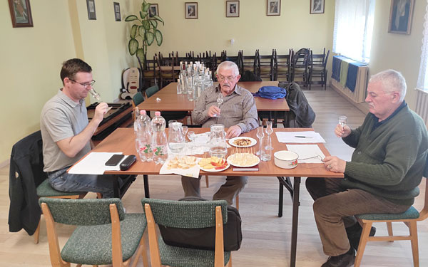 A naki önkormányzat szervezésében április 3-án tartották meg a gazdák pálinkaversenyét