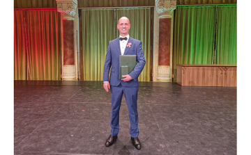 Gelencsér Péter, dombóvári kötődésű balettművész Magyar Ezüst Érdemkereszt kitüntetésben részesült