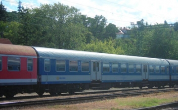 Gázolt a vonat Dombóvárnál, késnek a vonatok
