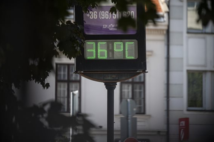 NGM: a hőségben figyelni kell a dolgozók megfelelő folyadékpótlására és a pihenőidők beiktatására