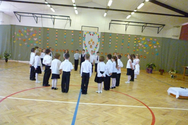 Anyák napja a kaposszekcsői iskolában