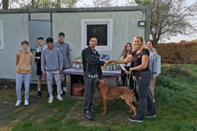  Adományoztak a dombóvári rendőrök