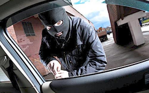 Lopott kulccsal vitték el az autót Dombóváron